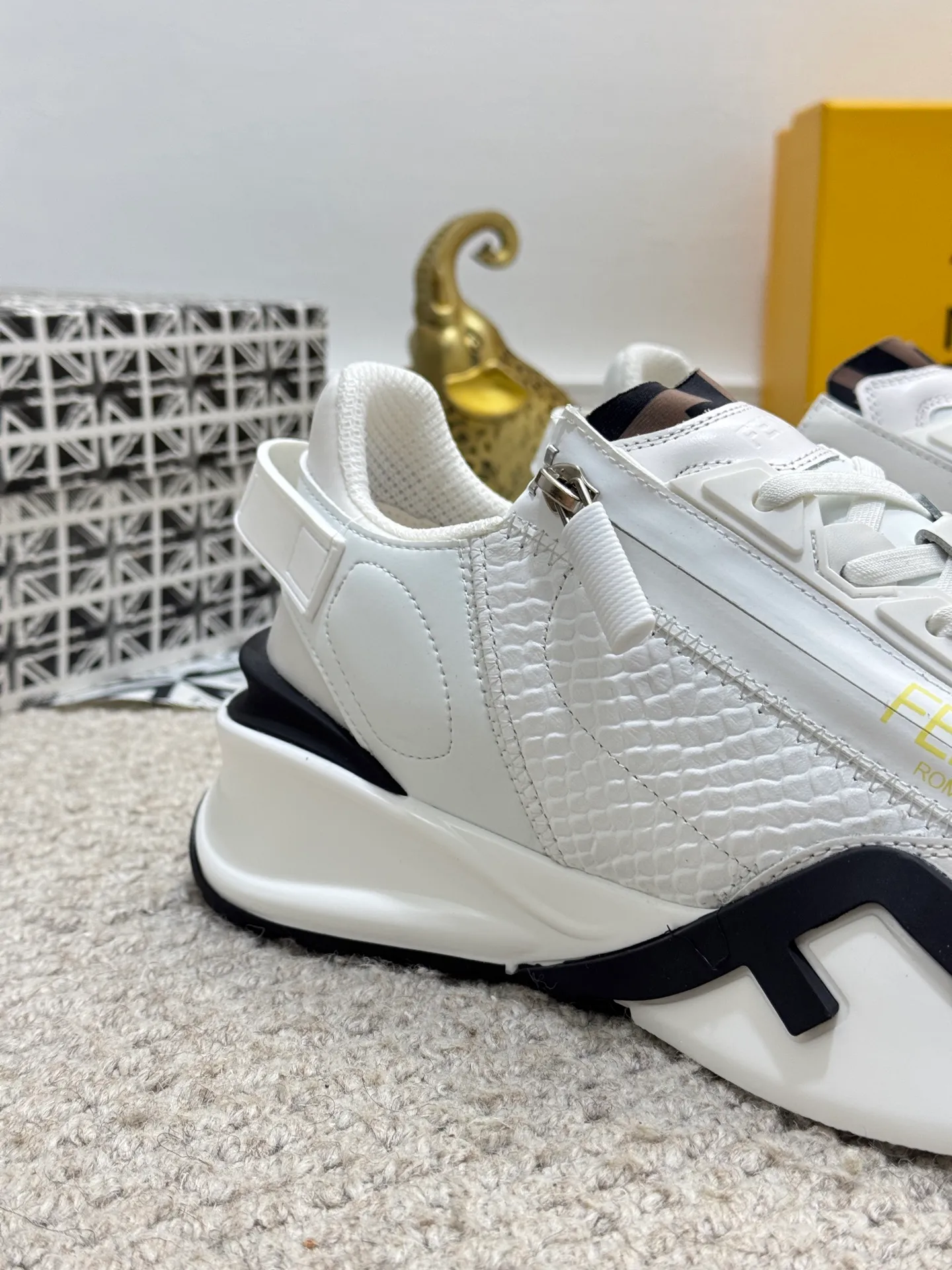 Men's men's shoes 💰520 [New style] 🦥🦥 Original quality - Fendi ◾️▫️F D🆕 Spring and summer new men's slip-on sneakers, with elastic straps, side zippers, and corrugated soles engraved with F. Embossed Fendi Flow lettering on the heel. Mixed material of high-tech fabric and black suede. FF graphic tongue. Ultra-light and wear-resistant EVA sole. Size: 38-44 (45 customized
